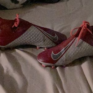 Soccer shoes